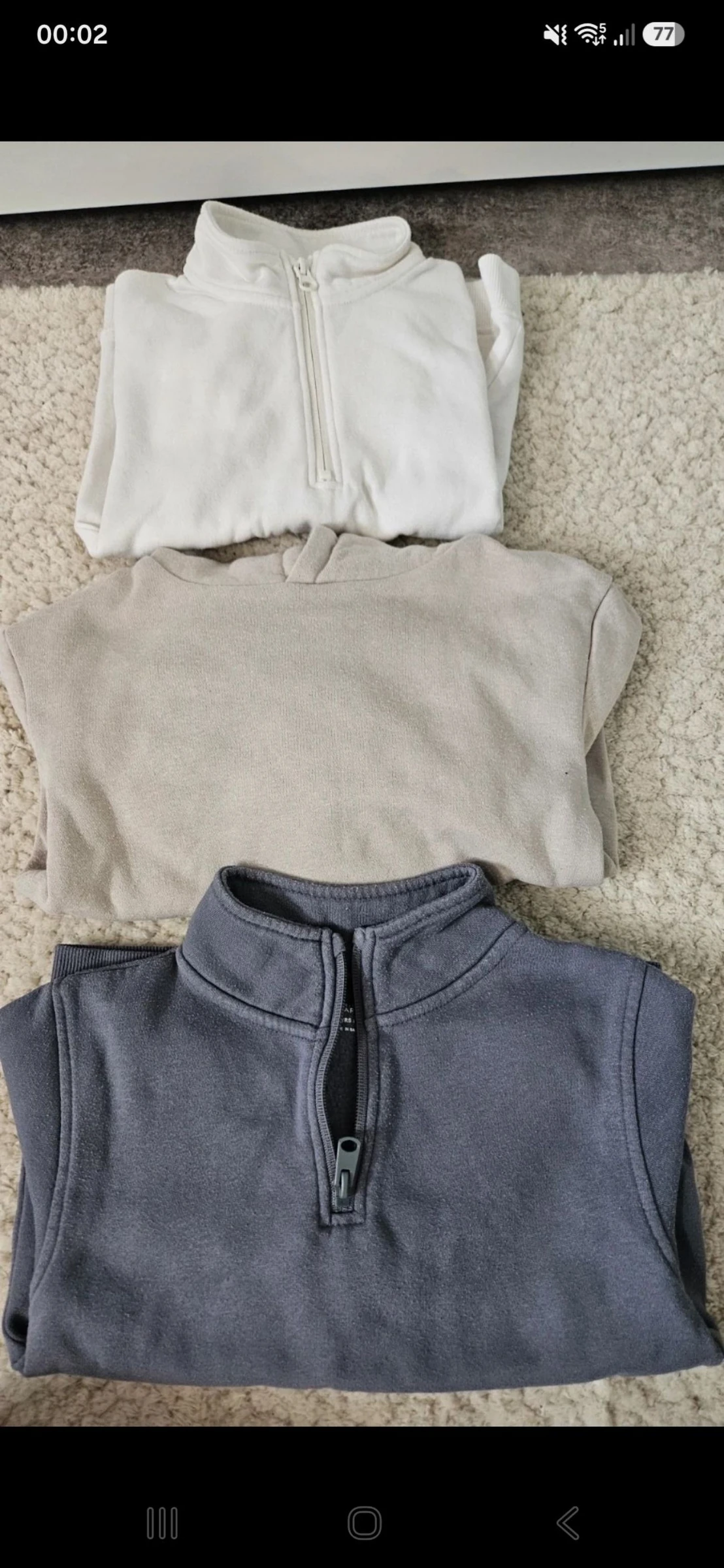 Lot pull molletonné 5/6 ans en bon état